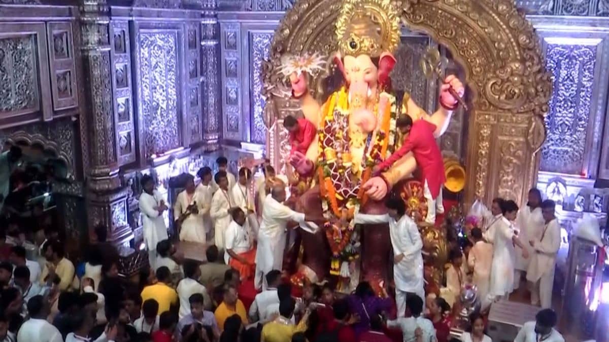 Crowd at Lalbaughcha Raja