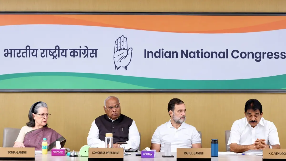 CWC की बैठक में कांग्रेस ने CEC ज्ञानेश कुमार के इस्तीफा समेत रखी 5 मांगें, मोदी के मंत्री बोले- वो काफी एक्टिव अधिकारी हैं, इस्तीफा नहीं देना चाहिए CWC meeting