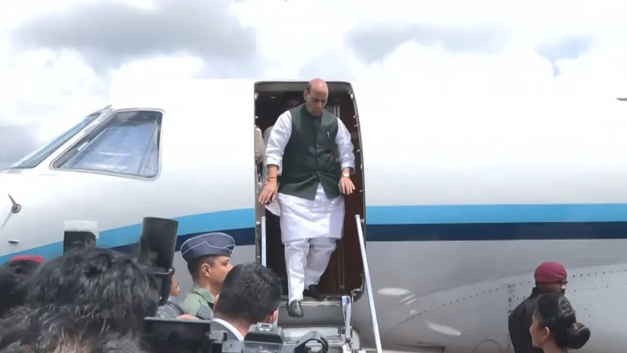 Defence Minister Rajnath Singh Arrives in Colombo for 3-Day Visit to Boost Bilateral Ties Defence Minister Rajnath Singh Arrives in Colombo for 3-Day Visit to Boost Bilateral Ties
