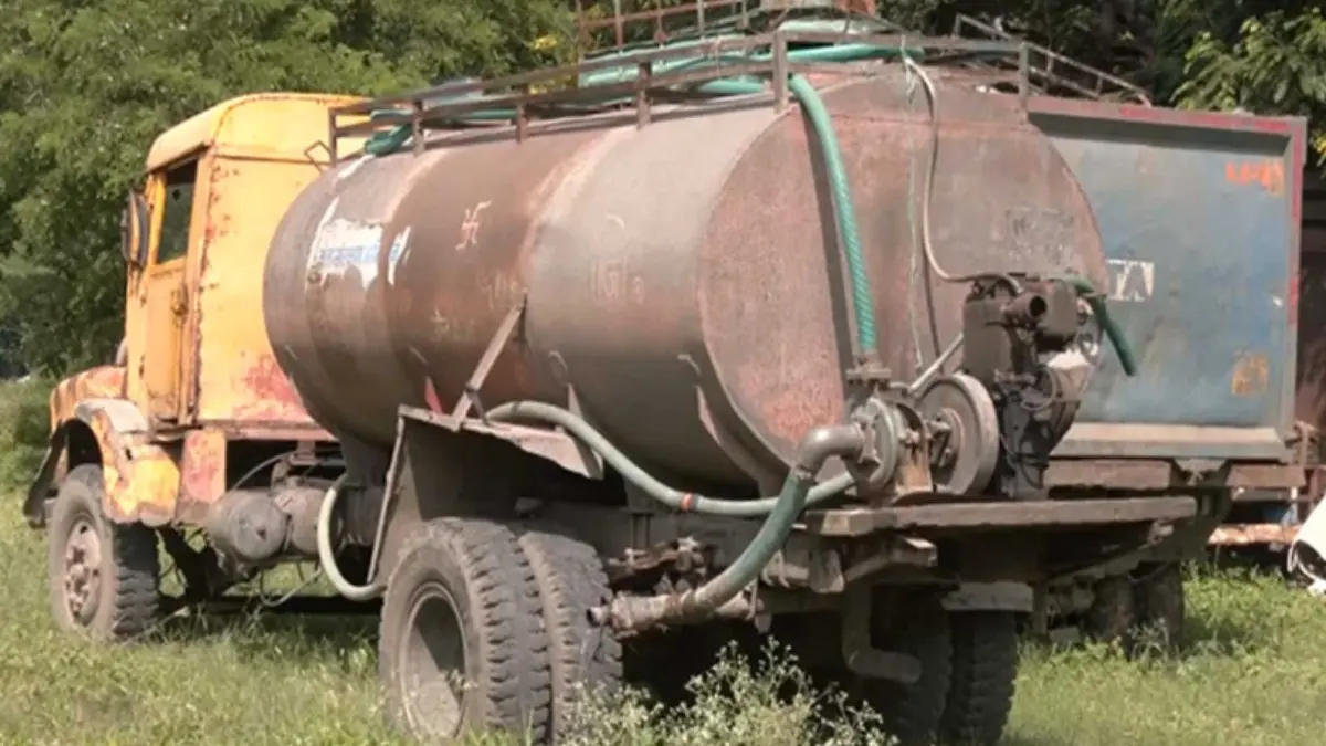 Female College Student Killed, Another Injured After Municipal Corporation Water Tanker Hits Motorcycle in MP's Indore Female College Student Killed, Another Injured After Municipal Corporation Water Tanker Hits Motorcycle in MP's Indore