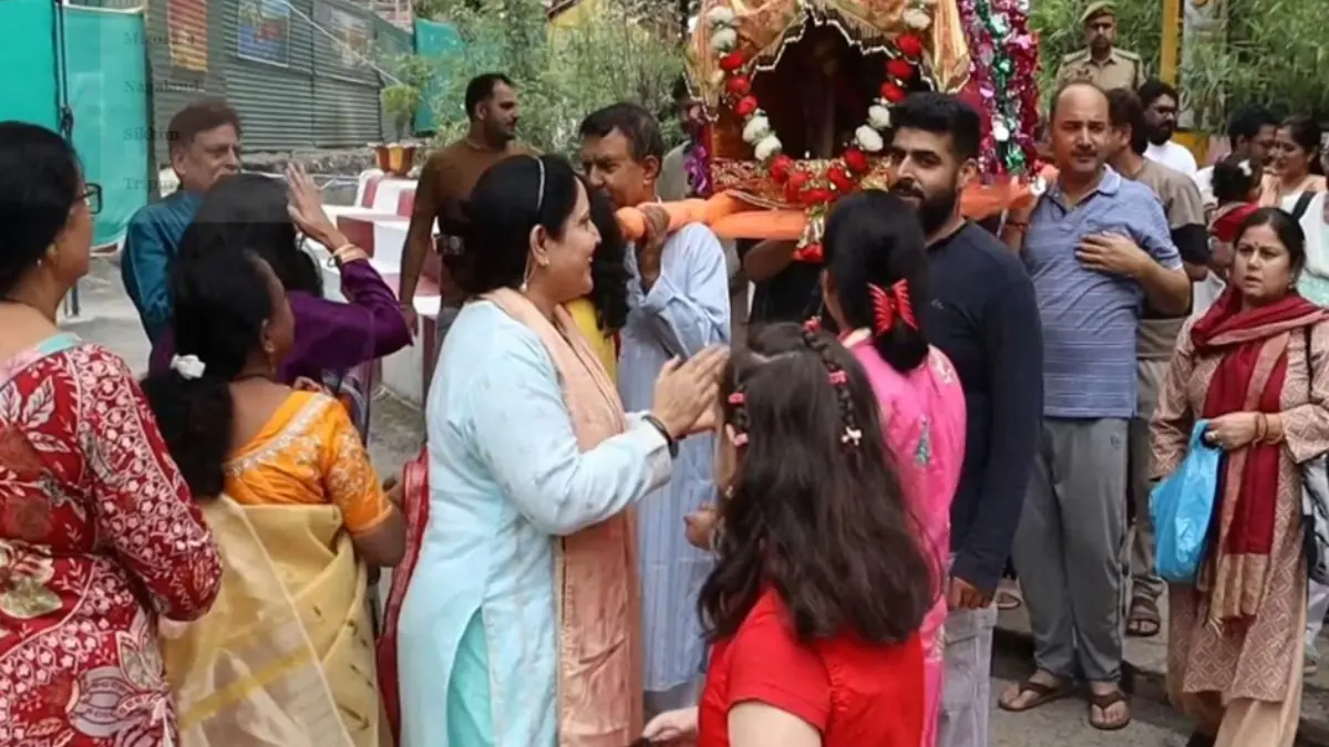 First Time in Decades: Kashmiri Pandits Take Out Grand Janmashtami Procession in Kupwara First Time in Decades: Kashmiri Pandits Take Out Grand Janmashtami Procession in Kupwara