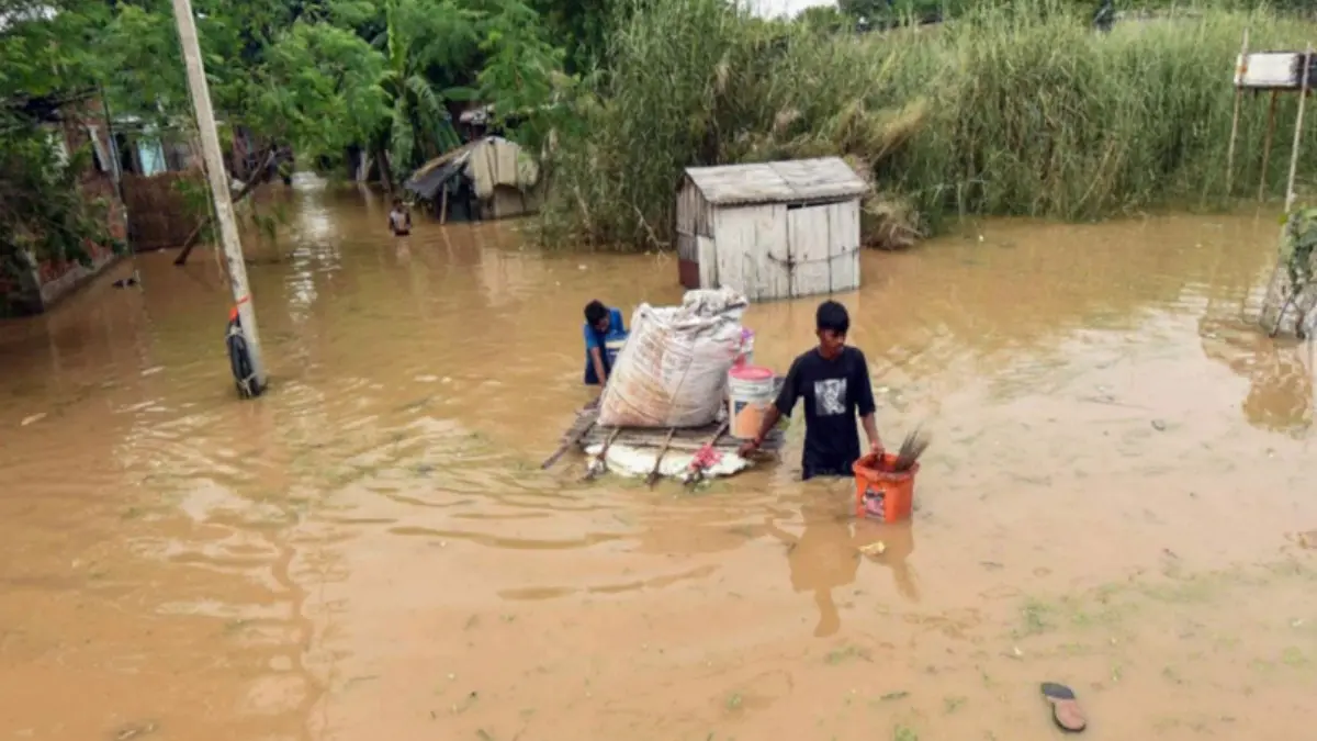Flood-like Conditions Grip Five Bihar Districts as Major Rivers Cross Danger Levels; CM Conducts Aerial Survey Flood-like Conditions Grip Five Bihar Districts as Major Rivers Cross Danger Levels; CM Conducts Aerial Survey