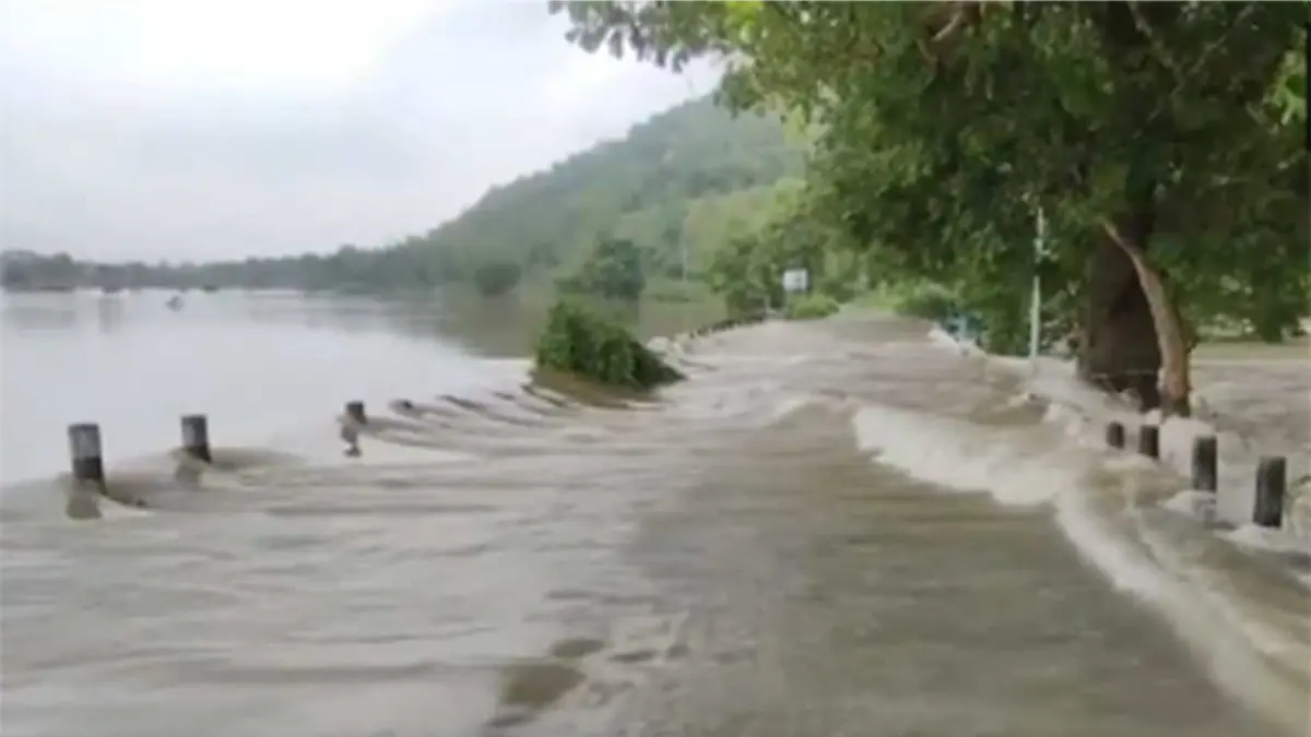 Flood-Like Situation in Odisha’s Banpur After Heavy Rainfall, Roads Submerged Flood-Like Situation in Odisha’s Banpur After Heavy Rainfall