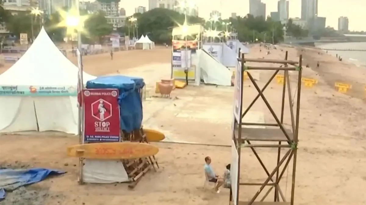 Ganpati Visarjan 2026: Barricades, CCTV, Safety Boats Set Up At Mumbai's Girgaon Chowpatty Ganpati Visarjan 2026: Barricades, Safety Boats Set At Mumbai's Girgaon Chowpatty