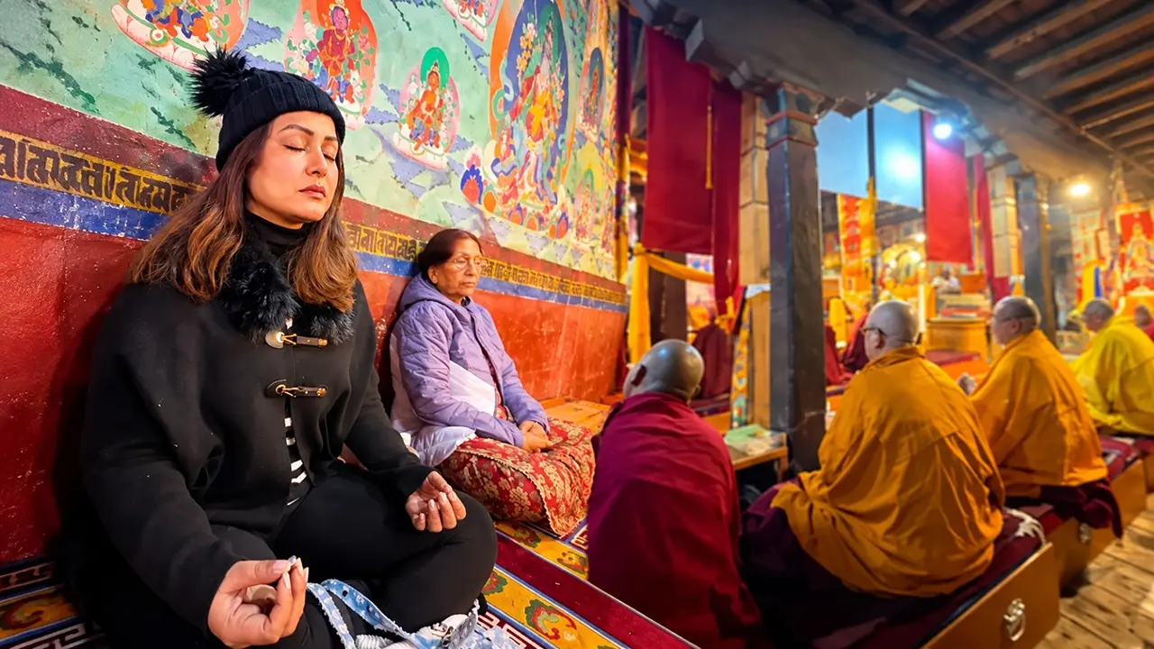 ग्लैमर से दूर भक्ति में लीन हुईं हिना खान, 18 हजार फीट की ऊंचाई पर साधुओं संग लगाया ध्यान- VIDEO Hina Khan