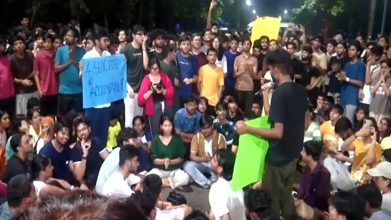 IIT Bombay Faculty Stands by Professor Amid Row Over Student's Death by Suicide IIT Bombay Faculty Stands by Professor Amid Row Over Student's Death by Suicide