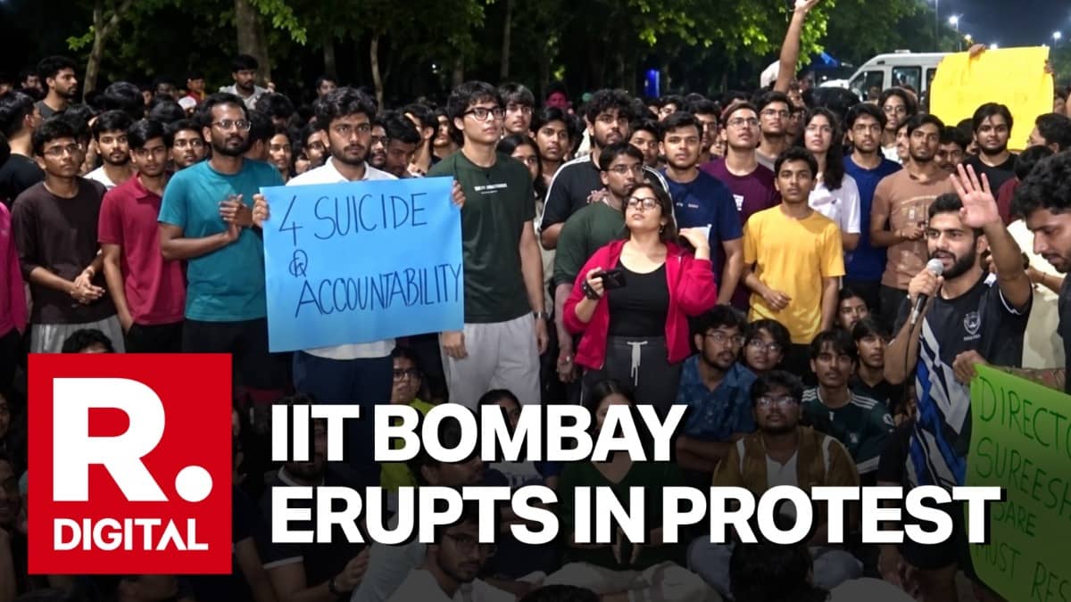IIT Bombay Student Commits Suicide, Students Protest Demanding Accountability, Transparency - Republic World