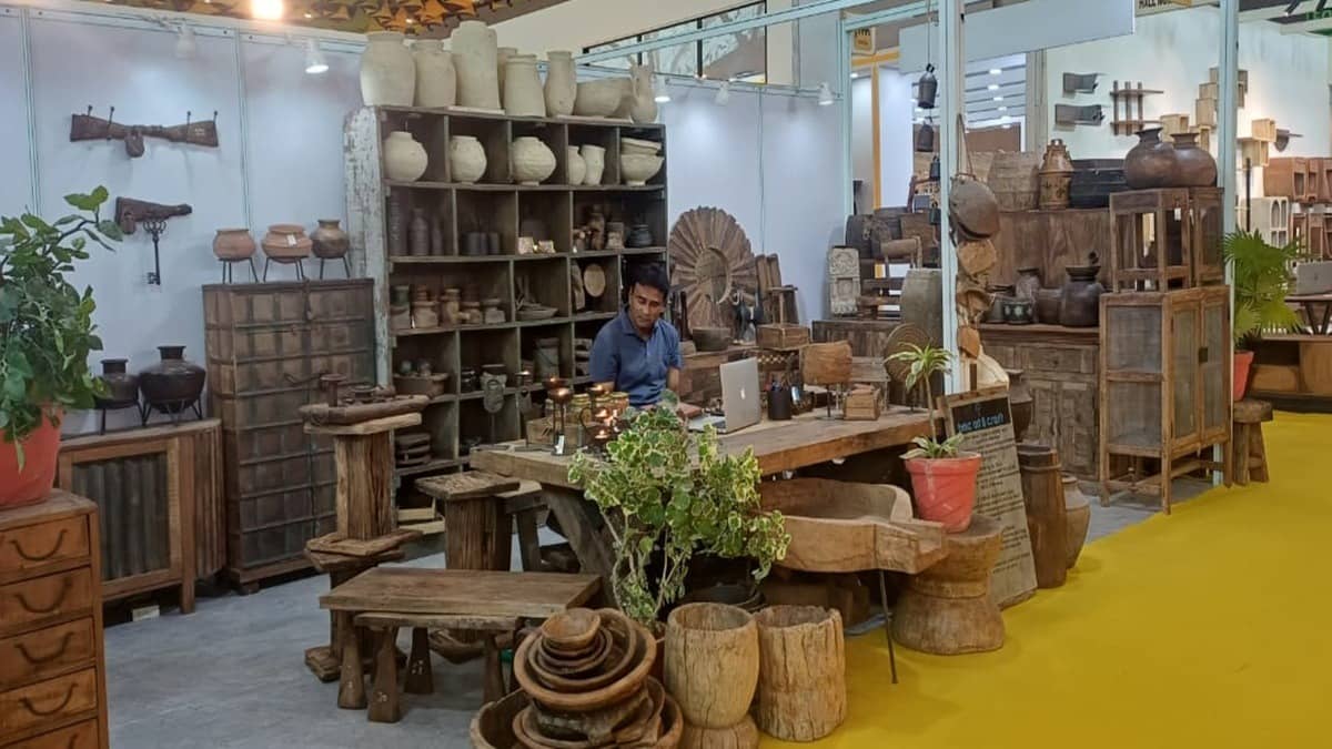 republicworld.com - info desk - India's Furniture, Handicraft Exports Set For 20-22% Annual Growth Over Next 3 Years; Industry Credits Modi Govt's Policies