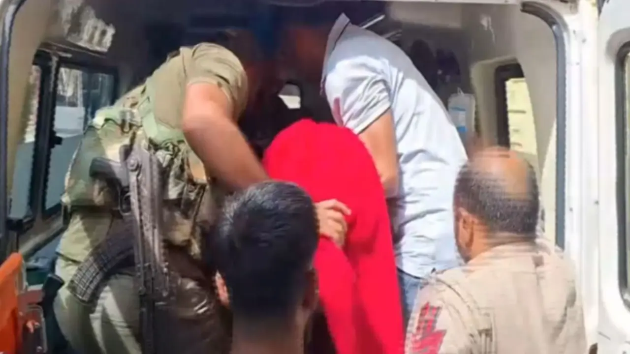 Indian Army Rescues Teenage Girl Being Swept Away in J-K's Mendhar Nala Towards Pakistan Side Indian Army Rescues Teenage Girl Being Swept Away in J-K's Mendhar Nala Towards Pakistan Side