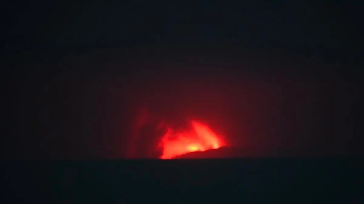 Indonesia Cancels Flights at Jakarta Airport as Anak Krakatau Volcano Erupts Indonesia Cancels Flights at Jakarta Airport as Anak Krakatau Volcano Erupts