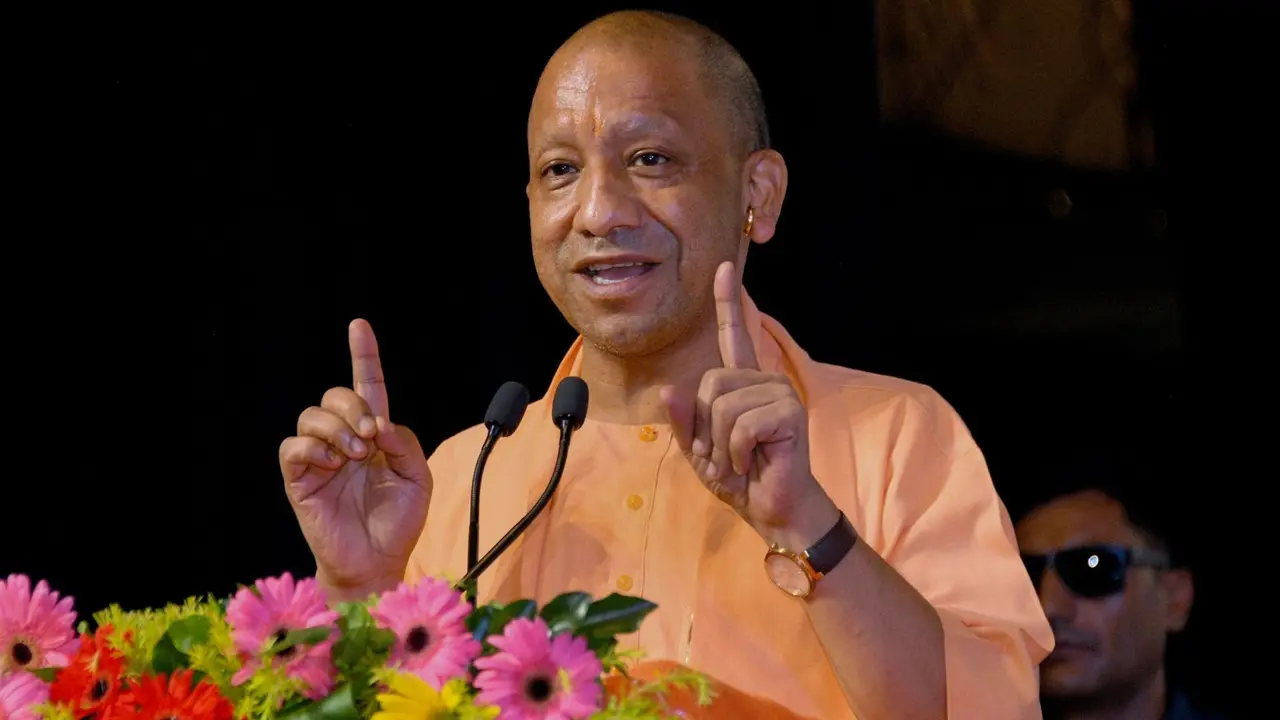 जेल या जहन्नुम, तीसरा कोई रास्ता नहीं...बेटियों के 'दुश्मनों' को वाराणसी से CM योगी की खुली चेतावनी, बोले- अब महिलाएं बिना खौफ घर से बाहर निकलेंगी jail or jahannum there are only two places for those who compromise safety of daughters says cm yogi varanasi