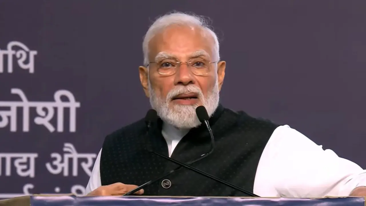 'सच की हुंकार के आगे झूठ की गूंज नहीं टिकेगी...' SRCC से PM मोदी ने राहुल गांधी पर साधा निशाना, ‘माई-बाप’ कल्चर का किया जिक्र 'Jhooth ki goonj': PM Modi takes swipe at Rahul, attacks 'mai-baap' culture