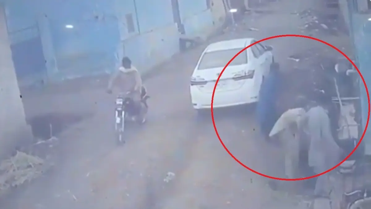 Karachi Shooting Mystery: 4 Unknown Gunmen Shot Dead Alleged ISI-LeT Terrorist In Broad Daylight Karachi Shooting Mystery: 4 Unknown Gunmen Shot Dead Alleged ISI-LeT Terrorist In Broad Daylight