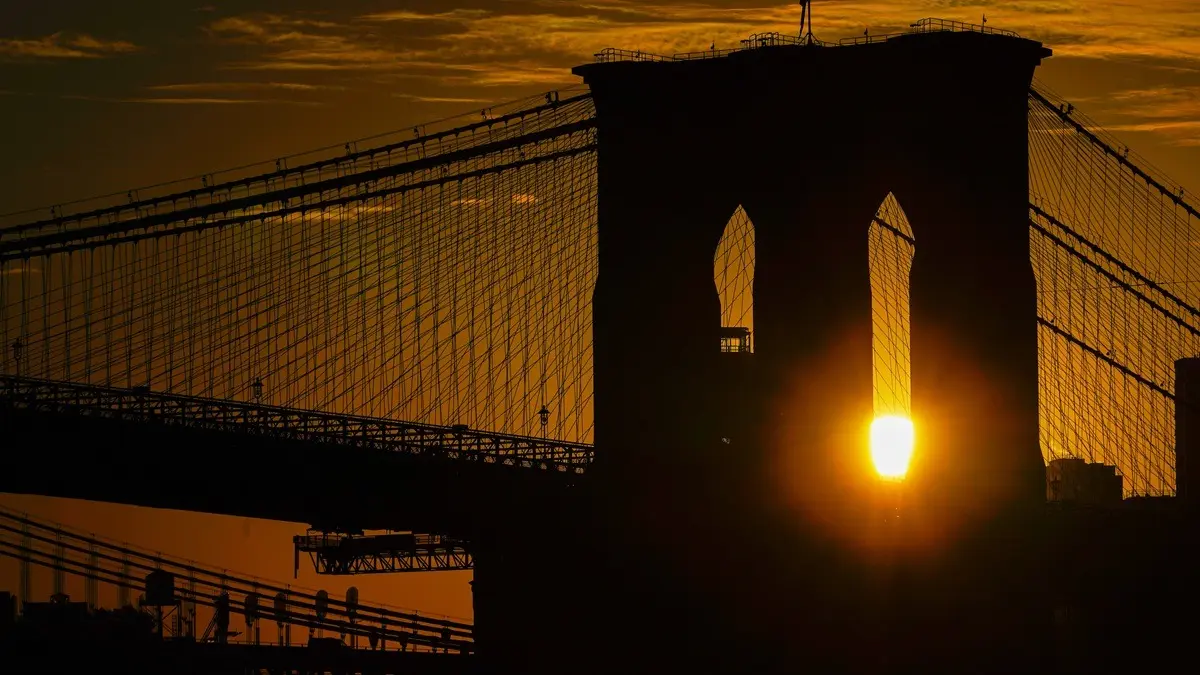 Knife-Wielding Man Fatally Shot By New York Police On Brooklyn Bridge Cables After Ignoring Orders During Hour-Long High-Angle Rescue Knife-Wielding Man Fatally Shot By New York Police On Brooklyn Bridge Cables After Ignoring Orders During Hour-Long High-Angle Rescue