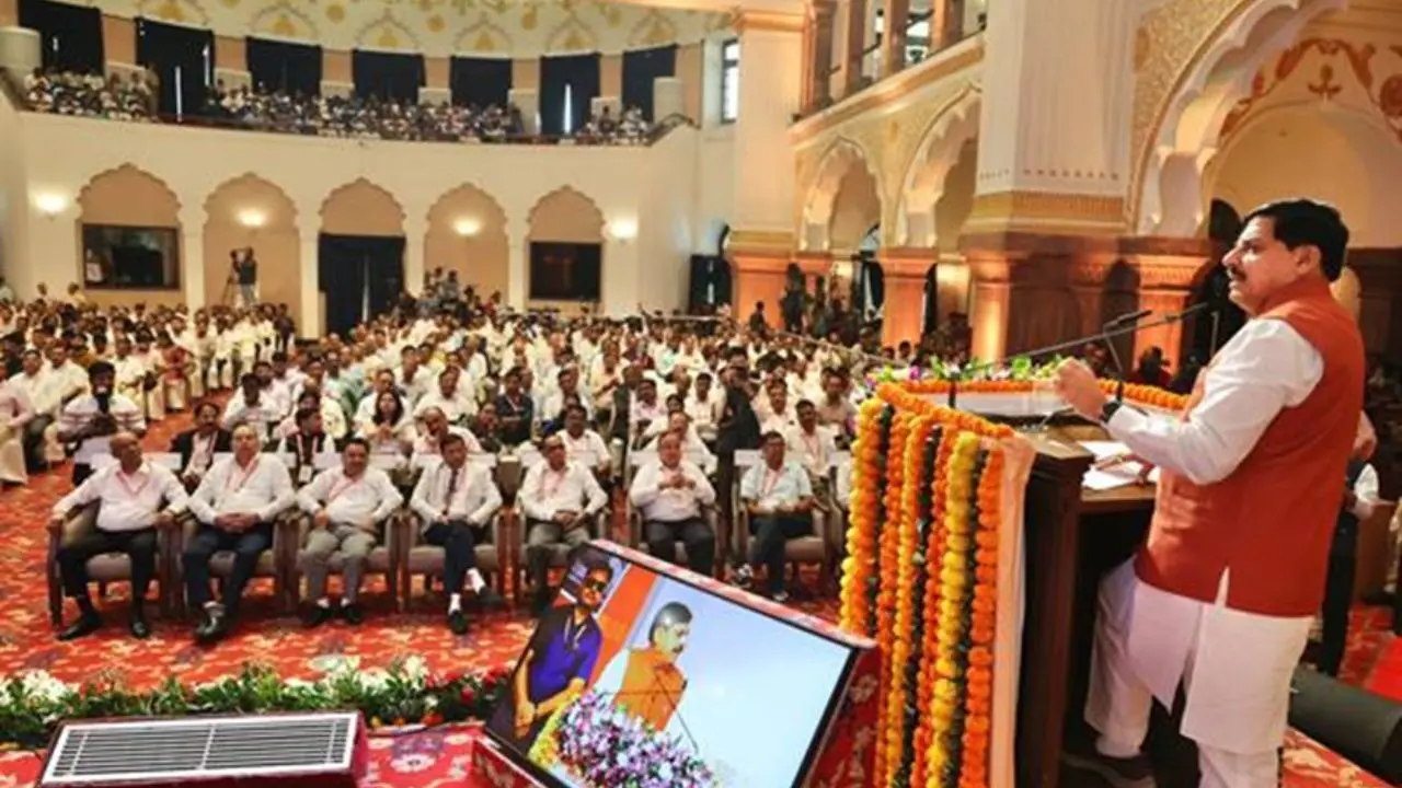 गौरवशाली-प्राचीन स्थापत्य आज भी नये प्रयोग की प्रेरणा देती है : मुख्यमंत्री डॉ. यादव मुख्यमंत्री डॉ. यादव ने अभियंता दिवस समारोह को किया संबोधित