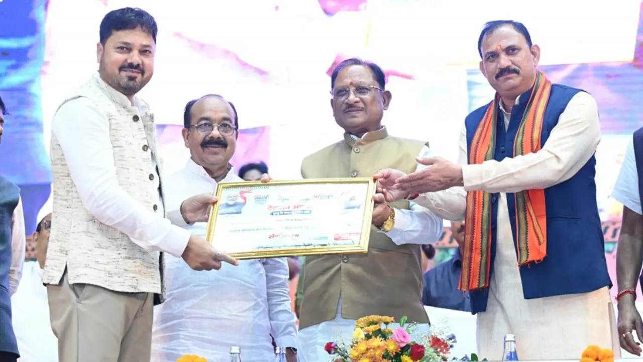 आयुर्वेद भारत की प्राचीन ज्ञान परंपरा की अमूल्य धरोहर, आधुनिक स्वास्थ्य सेवाओं के साथ भारतीय चिकित्सा पद्धतियों को भी दे रहे बढ़ावा- CM विष्णु देव साय मुख्यमंत्री साय ने राष्ट्रीय आयुर्वेद दिवस की शुभकामनाएं दीं