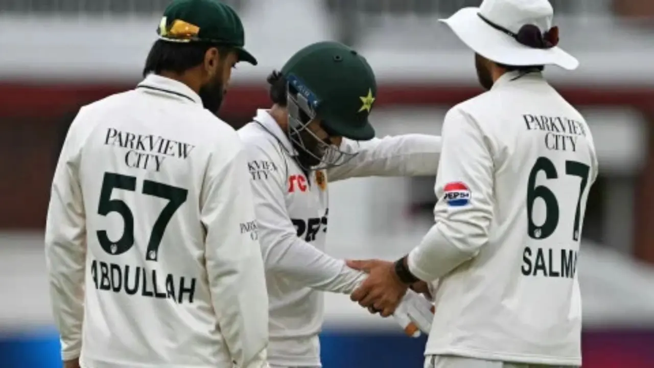 Match Fixing: पाकिस्तान क्रिकेट पर मंडराया मैच फिक्सिंग का साया, कई खिलाड़ियों के मोबाइल फोन जब्त, PCB के रडार पर ये 7 बड़े प्लेयर match fixing Suspicion Pakistani cricketers phones confiscated in England