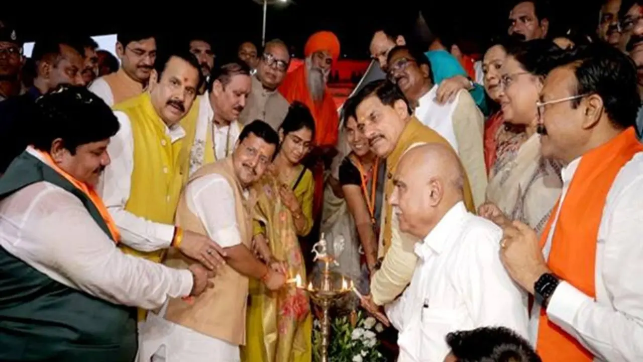 शिप्रा तट और महाकाल महालोक में 33.27 लाख दीये एकसाथ किये गये प्रज्ज्वलित, बना वर्ल्ड रिकार्ड मध्य प्रदेश में 3.55 करोड़ दीये किये गये प्रज्ज्वलित