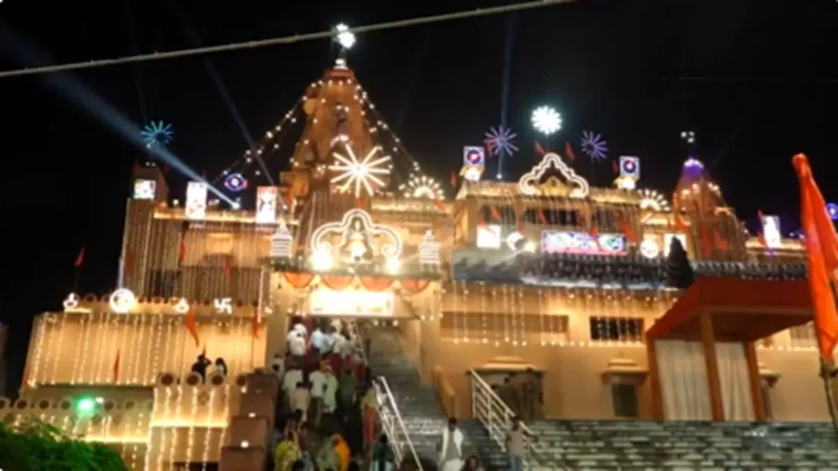 Mathura's Shri Krishna Janmasthan Glows On Janmashtami Eve As Devotees Throng Vrindavan Banke Bihari Temple Mathura's Shri Krishna Janmasthan Glows On Janmashtami Eve As Devotees Throng Vrindavan Banke Bihari Temple