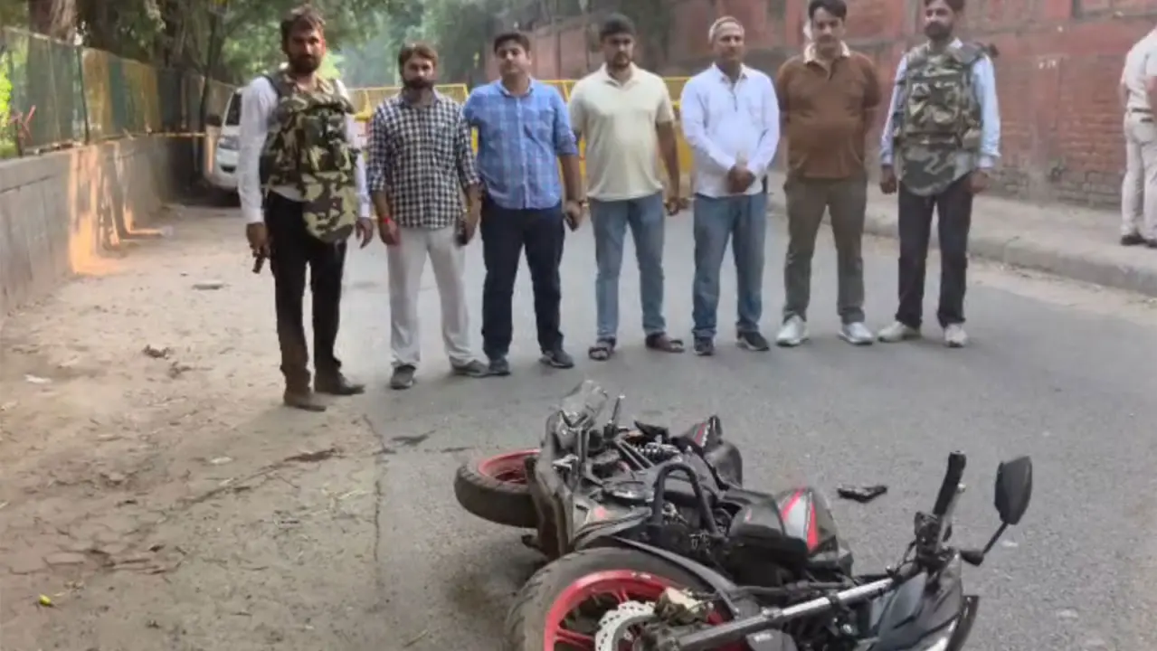 Minor Girl Allegedly Gang-Raped near Delhi’s Kalkaji Temple; One Accused Held After Brief Exchange of Fire Minor Girl Allegedly Gang-Raped near Delhi’s Kalkaji Temple; One Accused Held After Brief Exchange of Fire