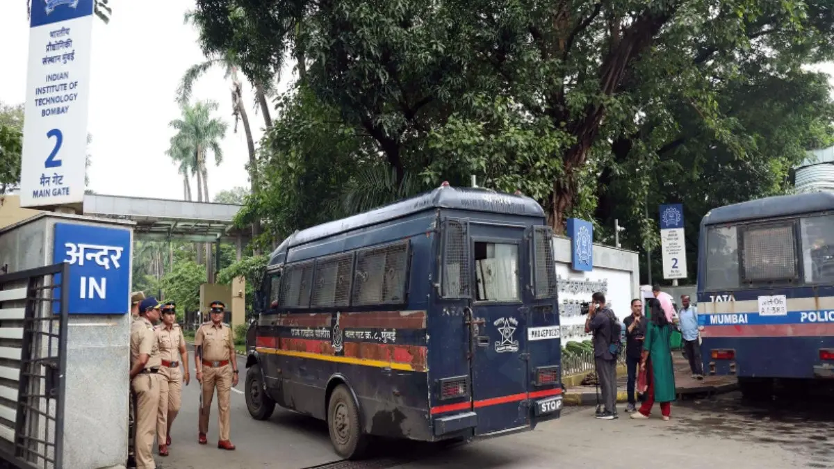 Mumbai Police Transfer IIT Bombay Student’s Death Case to Crime Branch; Urge Against Speculation & Spreading Misinformation Mumbai Police Transfer IIT Bombay Student’s Death Case to Crime Branch; Urge Against Speculation & Spreading Misinformation
