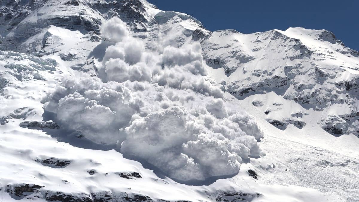 Nepal Avalanche: नेपाल हिमस्खलन में अब तक 4 शव बरामद, 12 लोग अभी लापता, क्या है ताजा हालात?