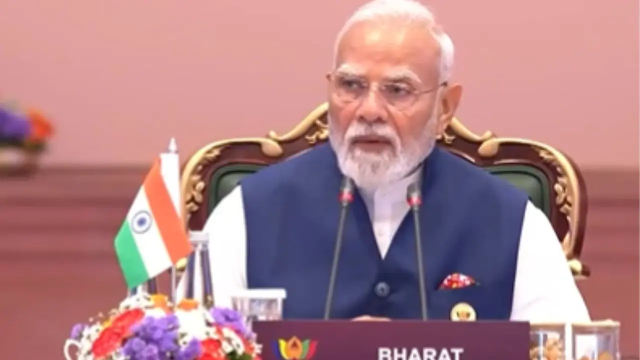 स्टार्टअप इनोवेशन फंड का प्रस्ताव, साथ चलने पर बल...भारत मंडपम में PM मोदी ने BRICS लीडर्स को दिए संबोधन में कही ये बड़ी बातें "No crisis remains confined to a single region": PM Modi stresses need for greater "resilience" at 2nd day BRICS Summit