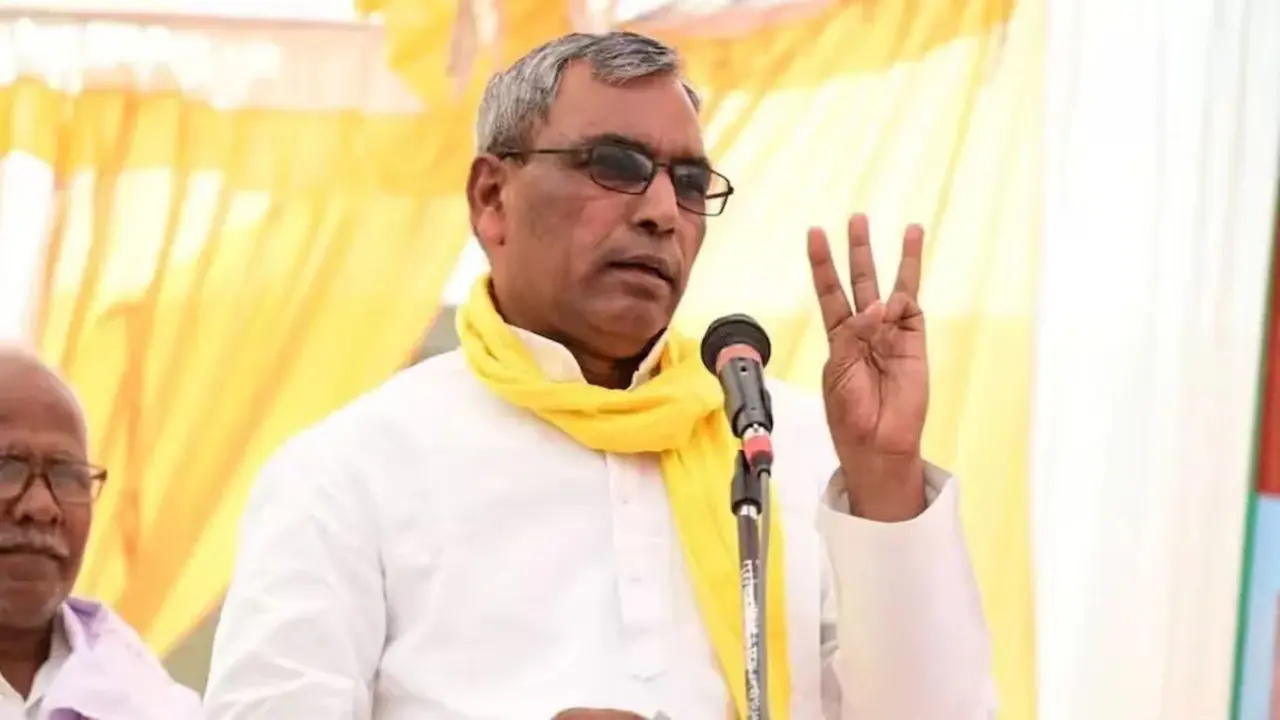 'गरीब राजभर समाज में पैदा हुआ, इसलिए मेरी पैदाइश पर टिप्पणी...' OP राजभर ने सपा पर साधा निशाना, बोले- टिकट के लिए अपमान का घूंट पीकर पड़े हैं OP Rajbhar