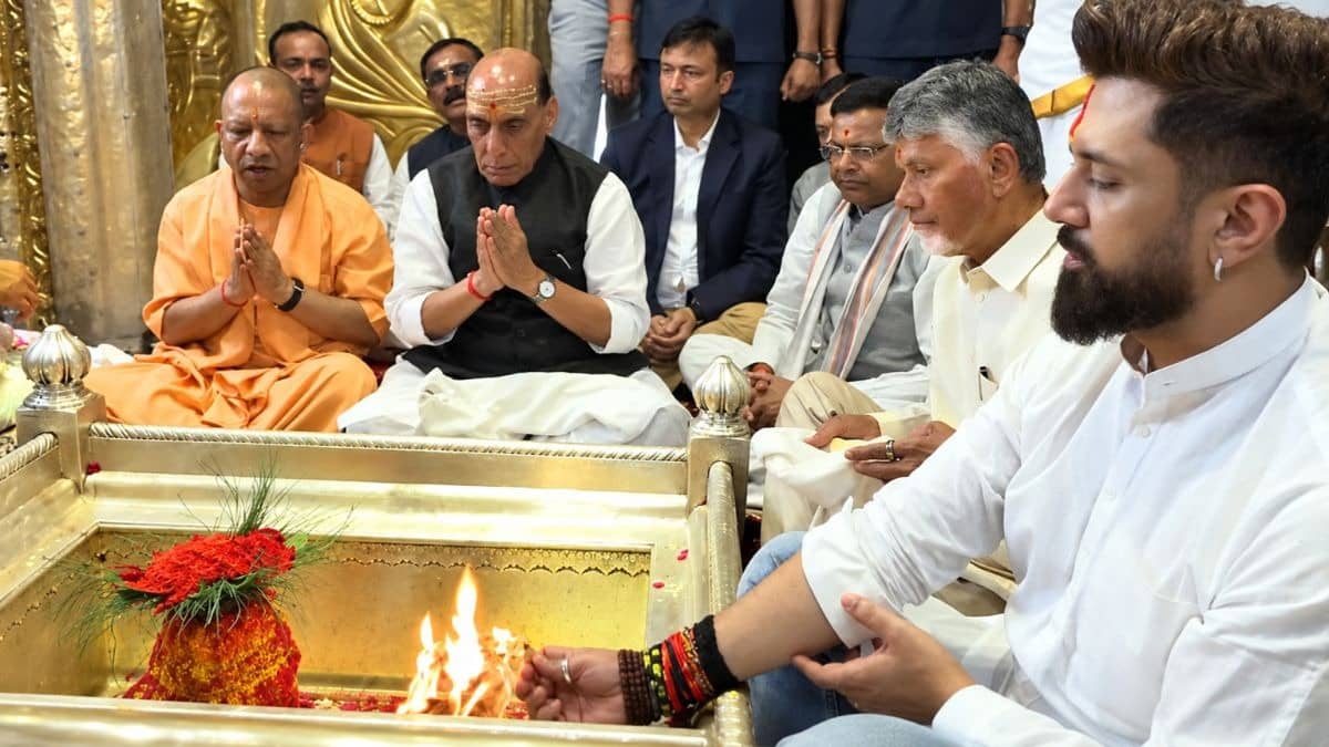 PM मोदी के जन्मदिन पर राजनाथ सिंह, CM योगी, चंद्रबाबू नायडू ने काशी विश्वनाथ मंदिर में की पूजा-अर्चना, दीर्घायु की कामना की 
