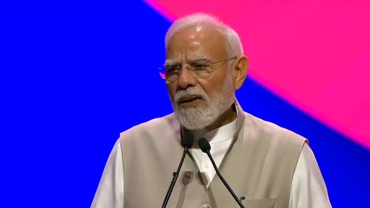 दुनिया संघर्ष और अस्थिरता के दौर से गुजर रही है, ऐसे में जून तिमाही में जब भारत 7.8% से ग्रोथ करता है तो दुनिया को एक नया भरोसा मिलता है- PM मोदी PM मोदी ने मुंबई में फिनटेक फेस्ट 2026 का उद्घाटन किया