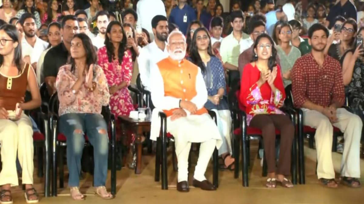 PM Modi Attends 'Bhajan Clubbing' at Deen Dayal Upadhyay Park on Pandit Deendayal Upadhyaya's Birth Anniversary