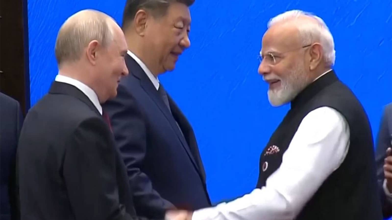 PM Modi, Chinese President Xi, Russian President Putin Share Handshake as World Leaders Gather for SCO Summit