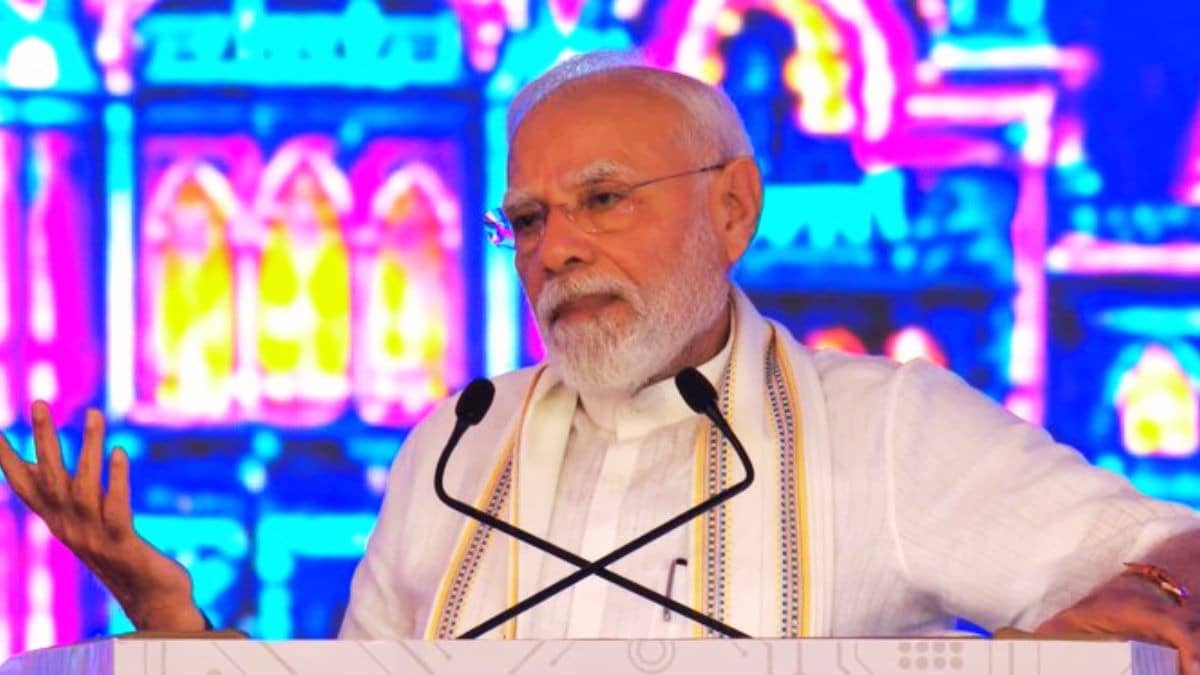 PM Modi Takes a dig at Opposition calling Naraaz Fufa