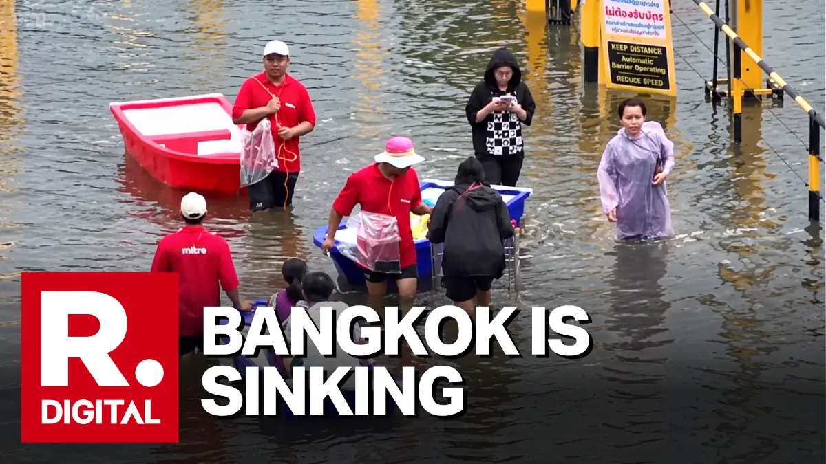 Rain Eases in Bangkok but Persistent Flooding Forces Thousands to Leave Home Rain Eases in Bangkok but Persistent Flooding Forces Thousands to Leave Home