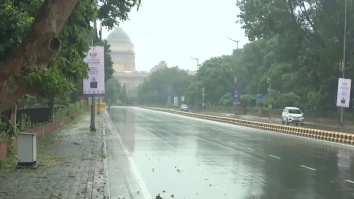 Rain Lashes Delhi, IMD Issues Alert Across NCR, Waterlogging Reported in Many Areas Rain Lashes Delhi, IMD Issues Alert Across NCR, Waterlogging Reported in Many Areas