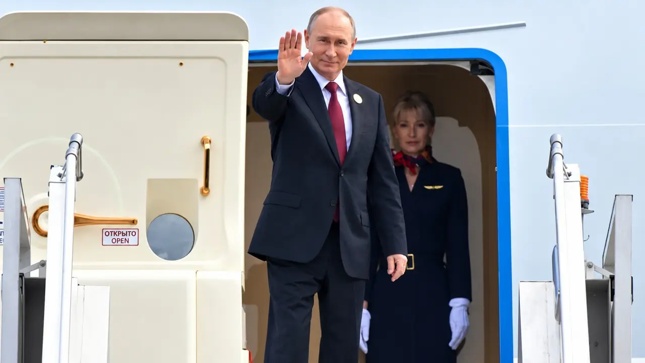 Russian President Putin Departs from New Delhi After Attending 18th BRICS Summit Russian President Putin Departs from New Delhi After Attending 18th BRICS Summit