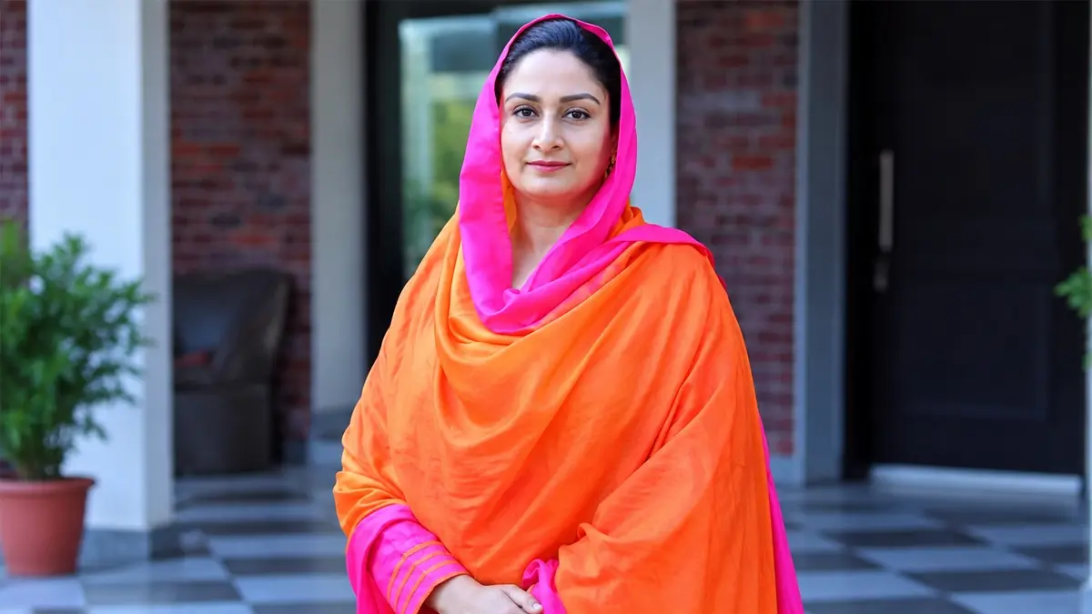 SAD Leader Harsimrat Kaur Detained During Protest in Chandigarh SAD Leader Harsimrat Kaur Detained During Protest in Chandigarh