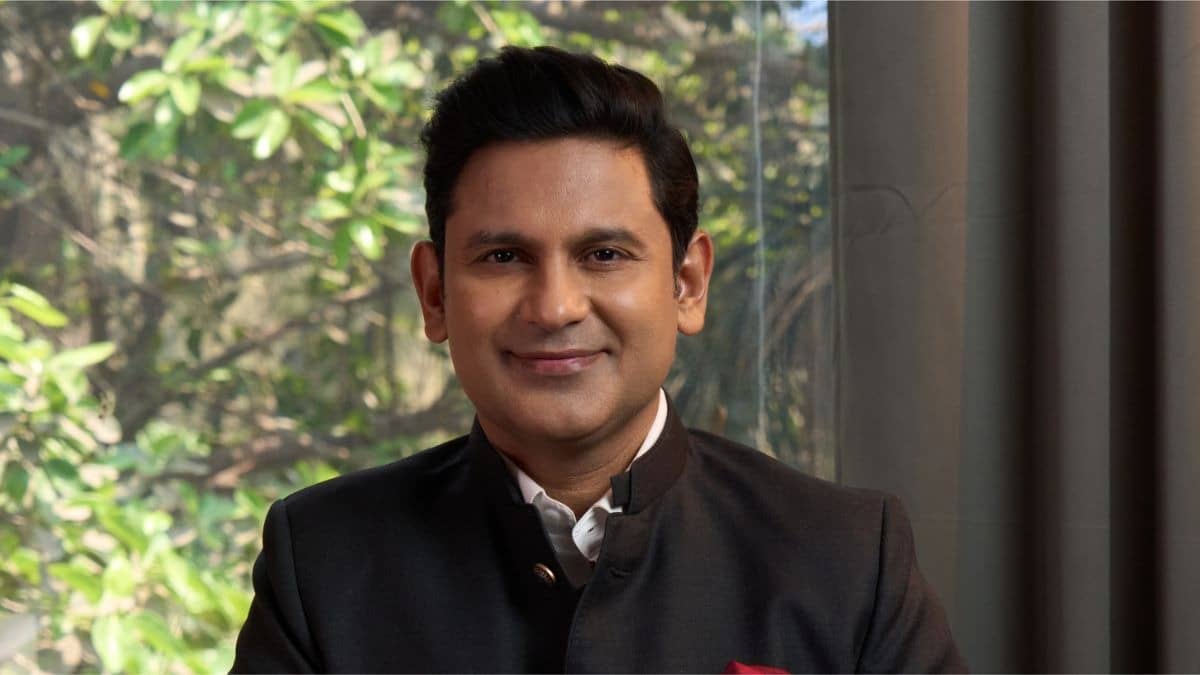 'सनातन से ही भगवा आसमान था और है... 'वंदे मातरम' विवाद पर राहुल गांधी पर बरसे मनोज मुंतशिर, कहा- हिंदुस्तान किसी के बाप का नहीं