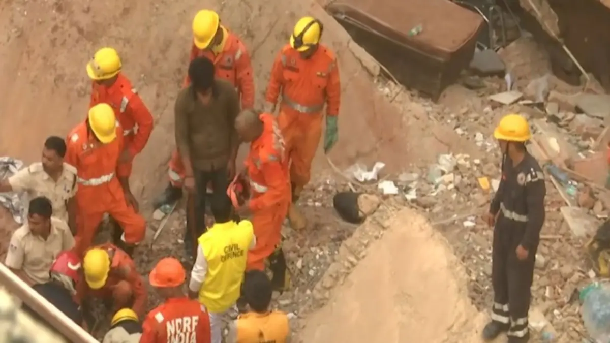 Satya Niketan Building Collapse: 6 Rescued So Far; Delhi CM Rekha Gupta Visits Incident Site Satya Niketan Building Collapse: 6 Rescued So Far; Delhi CM Rekha Gupta Visits Incident Site
