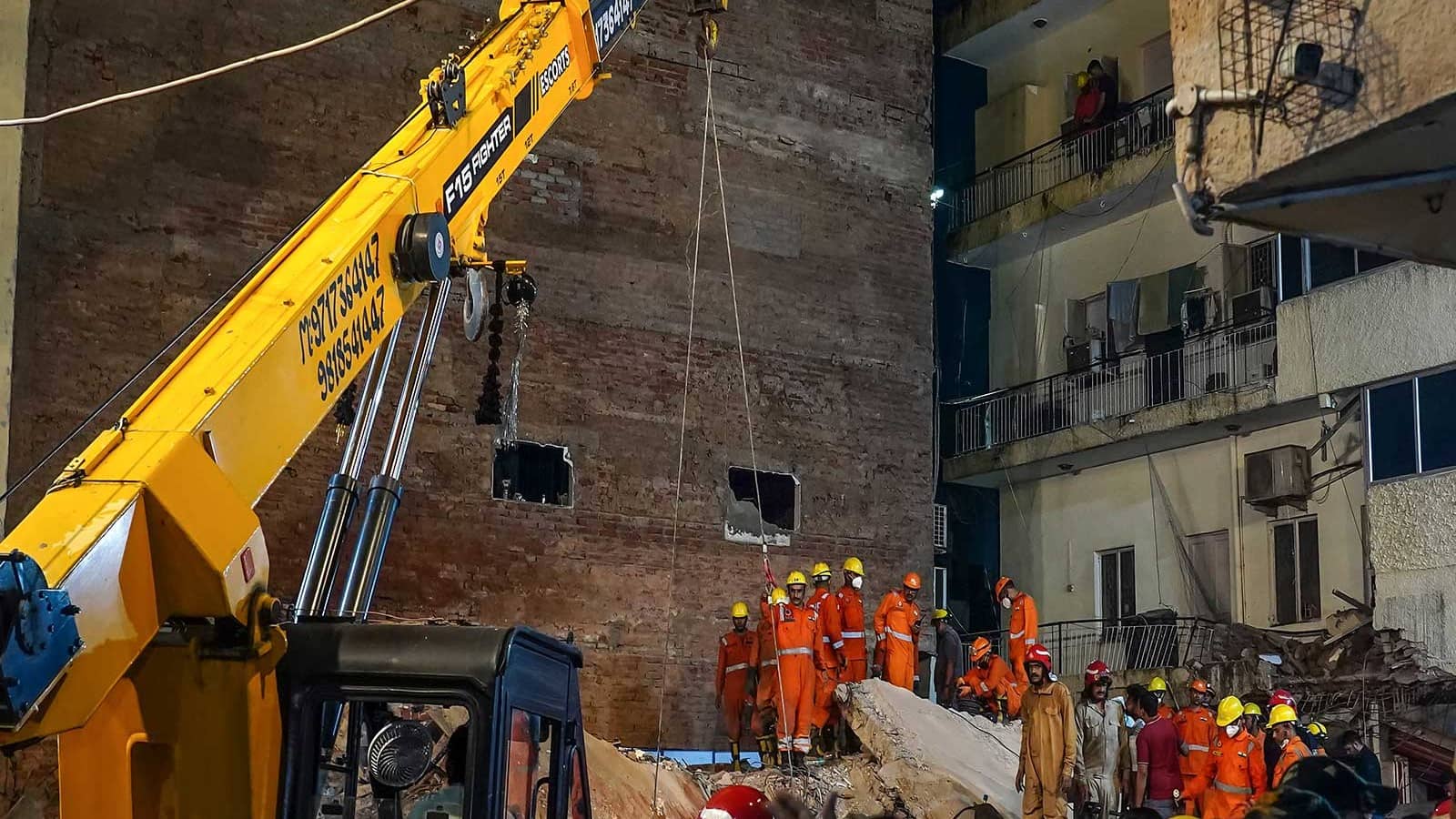 Satya Niketan Building Collapse: Delhi Traffic Police Issues Advisory, Asks Commuters to Avoid Key Stretches