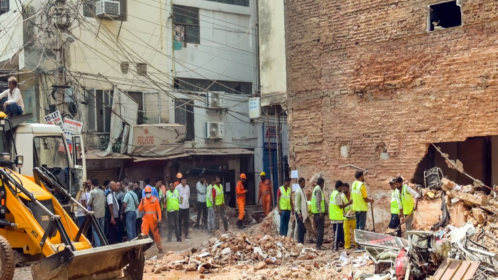 Satya Niketan Building Collapse: FIR Claims Owners Built Upper Floors Despite Knowing Structural Load Limits