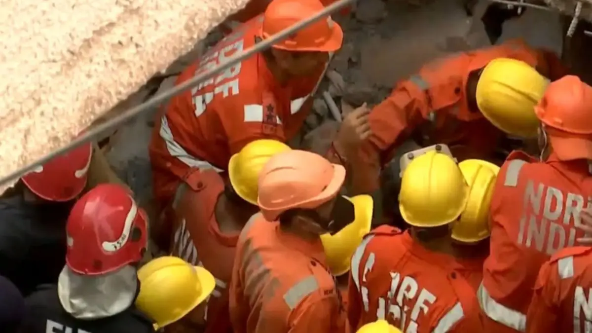 Satya Niketan Building Collapse: Two Declared Brought Dead, Says AIIMS Trauma Centre Satya Niketan Building Collapse: Two Declared Brought Dead, Says AIIMS Trauma Centre