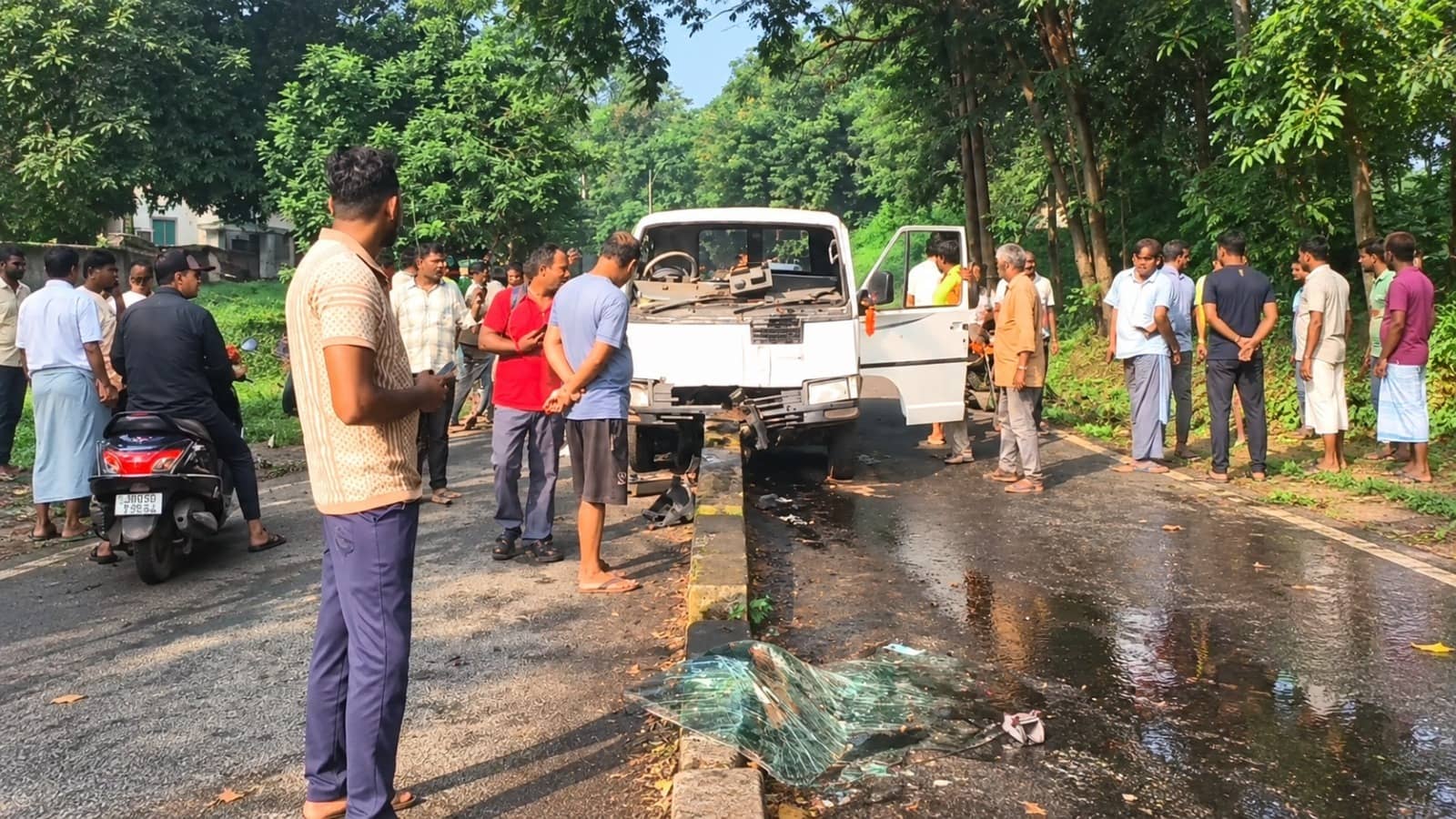 School Van Carrying Students Hits Divider in Jamshedpur; Several Injured