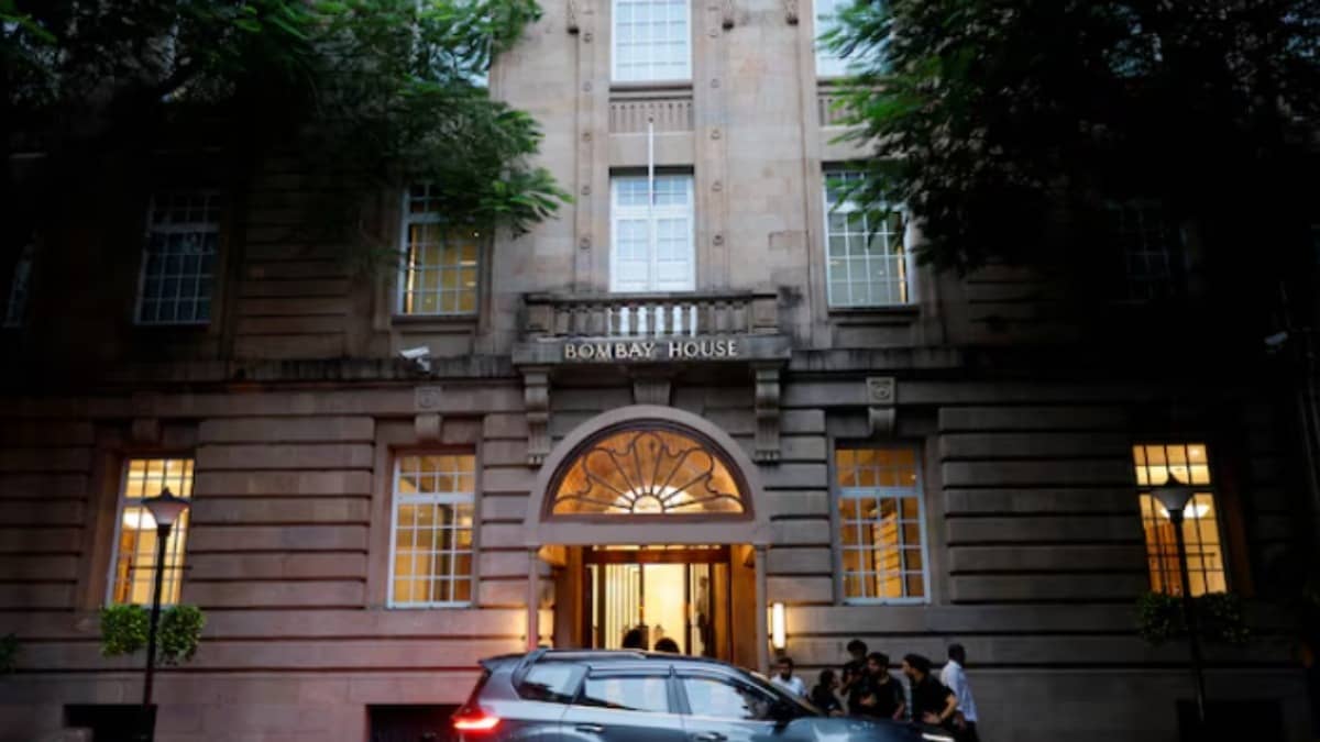 Tata Trusts Proposes Tata Sons Rejig to Prevent Listing Driven by Central Bank