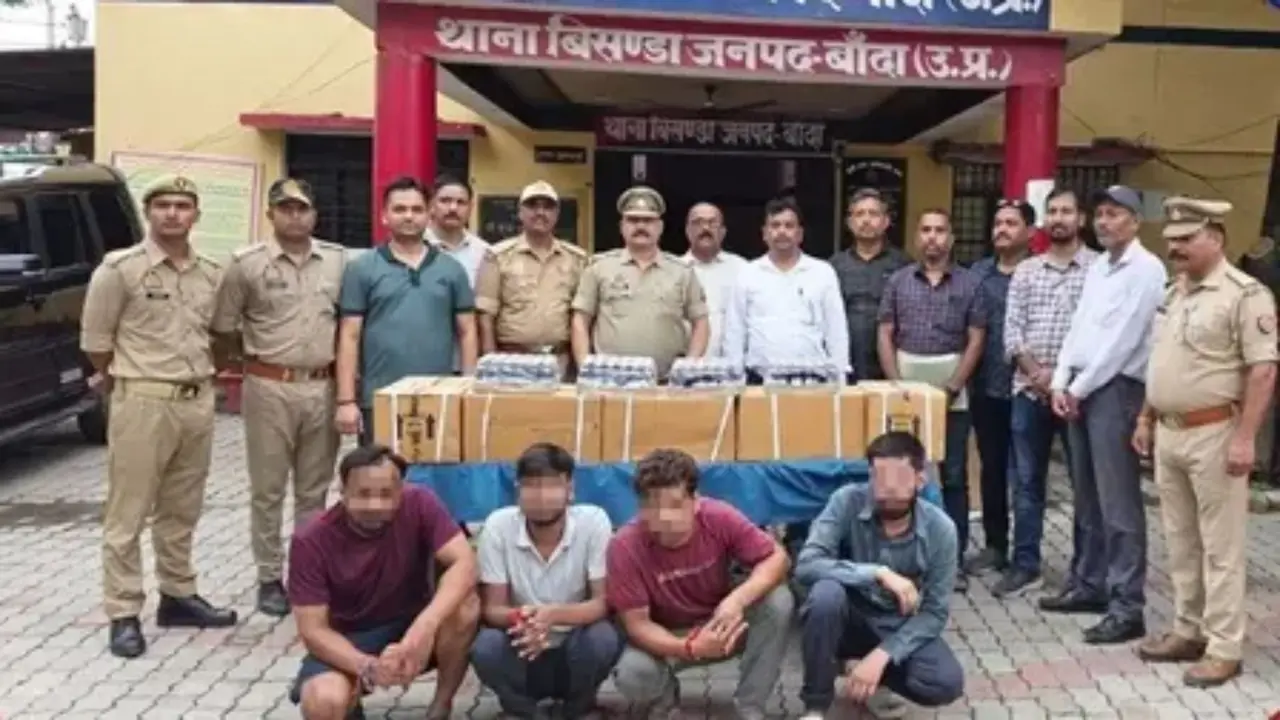 यूपी में 'नशे पर प्रहार', STF ने पकड़ी 3 करोड़ कीमत की अवैध कोडीन सिरप की 30 हजार शीशियां, बांदा से 4 तस्कर गिरफ्तार UP STF busts inter-state codeine syrup smuggling network, seizes 30,000 bottles worth Rs 3 crore