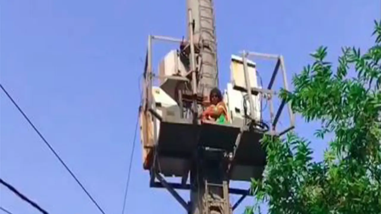 UP: Woman Climbs Tower near CM's Lucknow Residence, Safely Evacuated UP: Woman Climbs Tower near CM's Lucknow Residence, Safely Evacuated