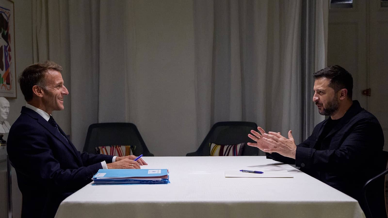 'Will Stand by Ukraine to Face the Winter': French Prez Macron Assures Support to Zelenskyy Amid Conflict with Russia