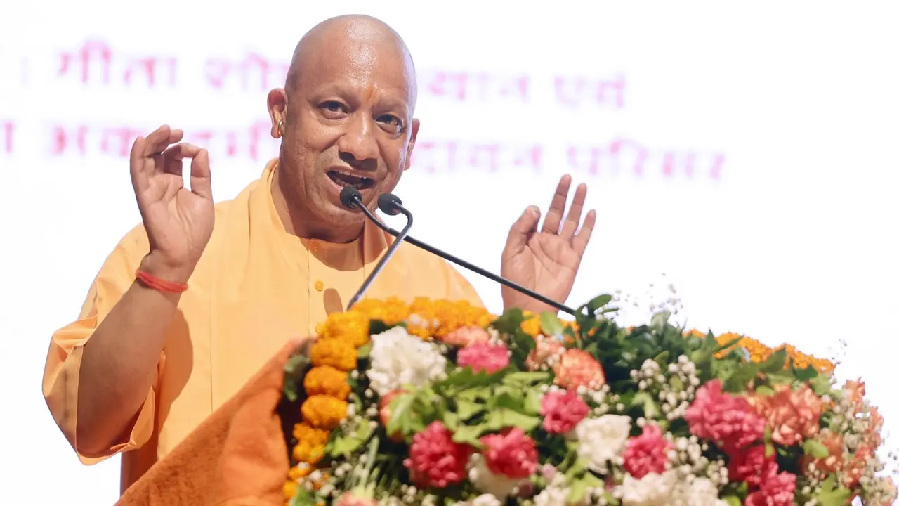 2017 से पहले उत्सव नहीं, उपद्रव था, पिछली सरकारों ने विरासत के अपमान की हद पार कर दी...मथुरा में बोले CM योगी; जवाहरबाग कांड का क्यों किया जिक्र? yogi adityanath says foreign invaders destroyed temples but not able erase memory janmashtami