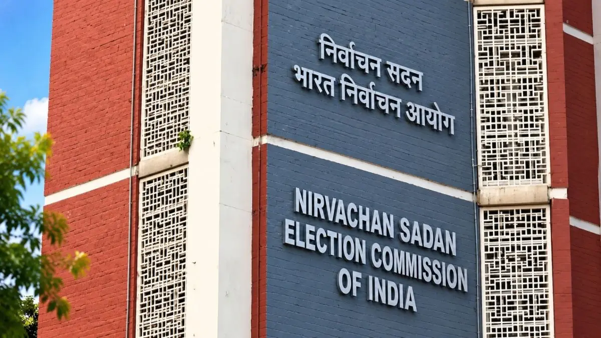 CJP प्रोटेस्ट के बीच 124 पूर्व अफसर चुनाव आयोग के समर्थन में उतरे , बोले- आरोप लगाने वाले पहले सबूत भी दें 124 former civil servants back Election Commission defend SIR