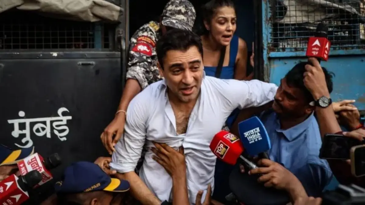BREAKING: आमिर खान के भांजे इमरान खान को मुंबई पुलिस का नोटिस, 28 अक्टूबर तक भारत छोड़ने का आदेश, जानें क्या है पूरा मामला Actor Imran Khan Gets 'Leave India' Notice Over Anti-CEC Protest